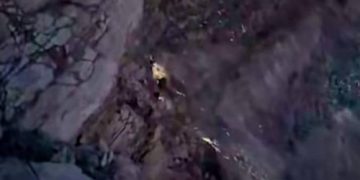 Aksi Nekat Pemandu Pendakian Turun ke Kawah Gunung Agung untuk Mengambil HP